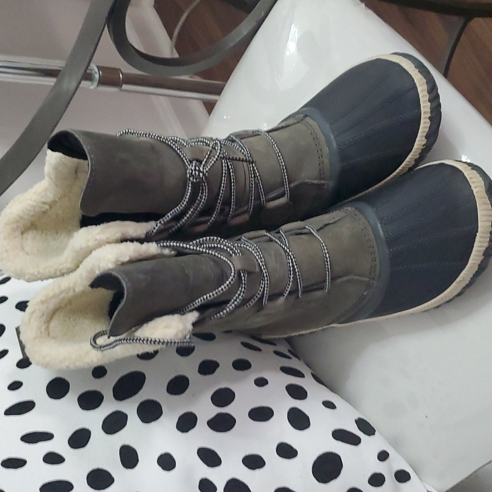Sorel boots 9.5